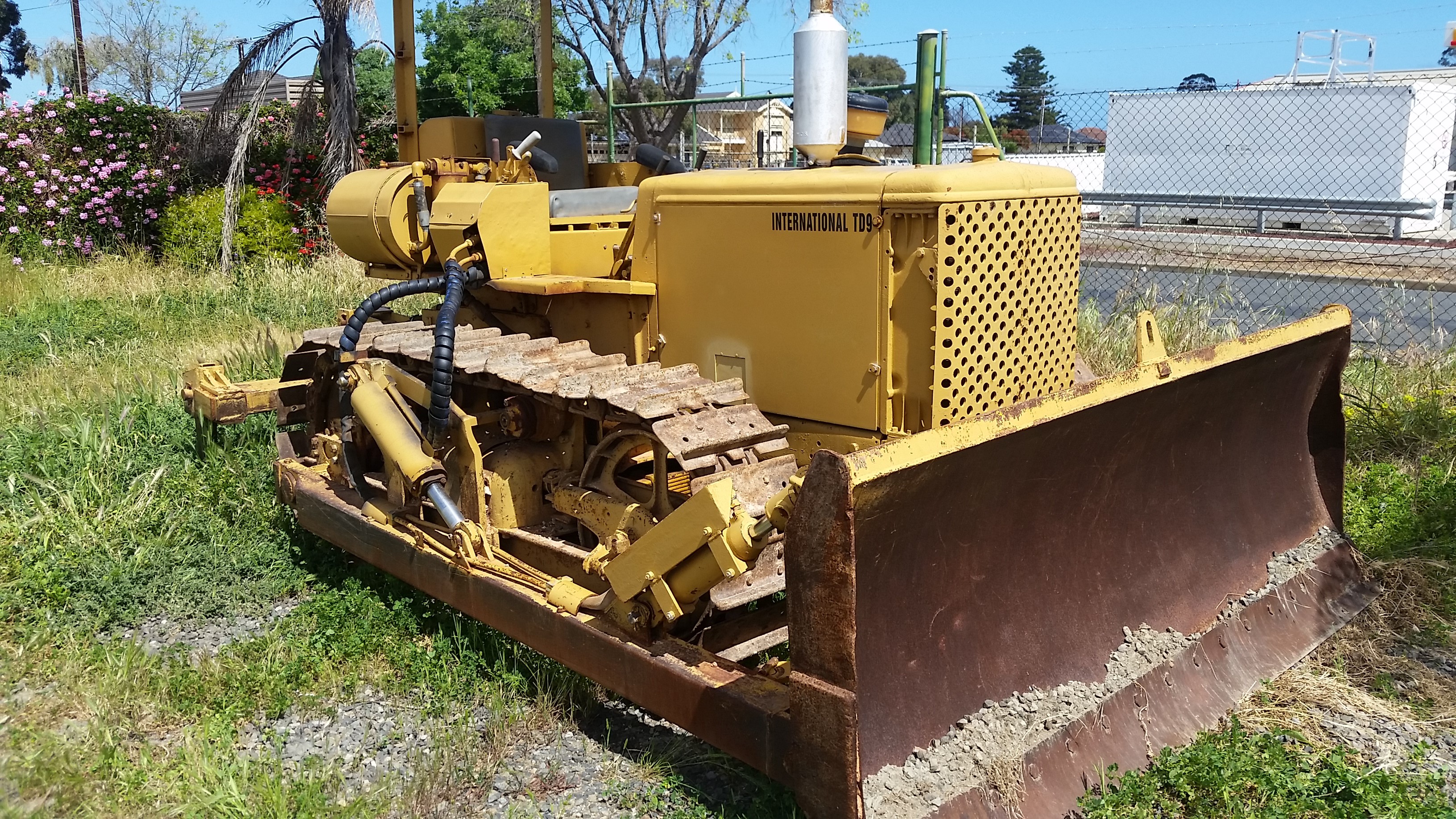 INTERNATIONAL TD9 DOZER JHMD5029787 JUST HEAVY EQUIPMENT
